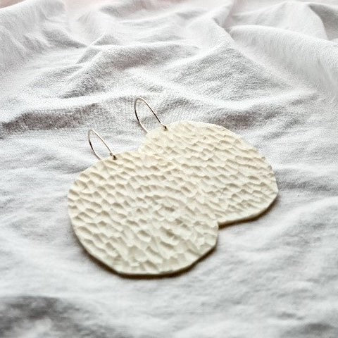 Hook Earrings Flat Oval Cream PJ MW 26