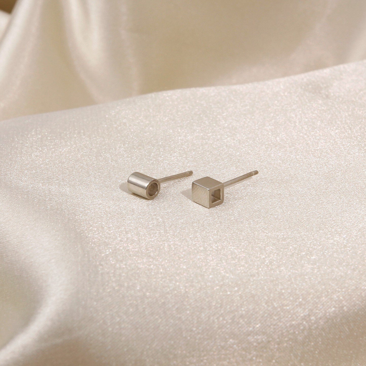 Stud Earrings Side Eye Silver