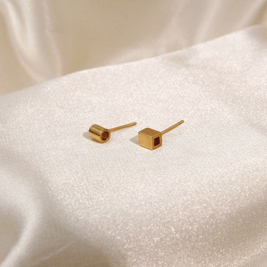 Stud Earrings Side Eye Gold